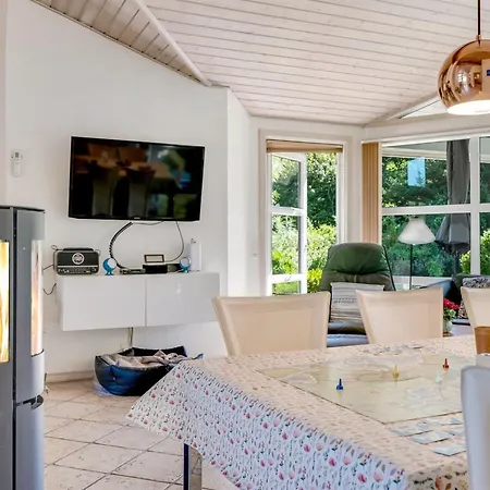 Bina - 1-9km From The Sea By Interhome